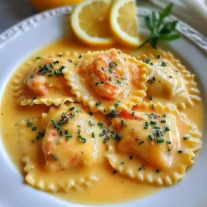 Raviolis au homard maison servis avec sauce au beurre citronné