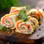 Roulé au saumon fumé doré sur pâte feuilletée, recette facile d'apéritif français