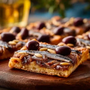 Pissaladière recette niçoise authentique servie en carrés dorés