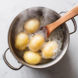 feuilleté aux pommes de terre - Cuisson des pommes de terre à l'eau bouillante